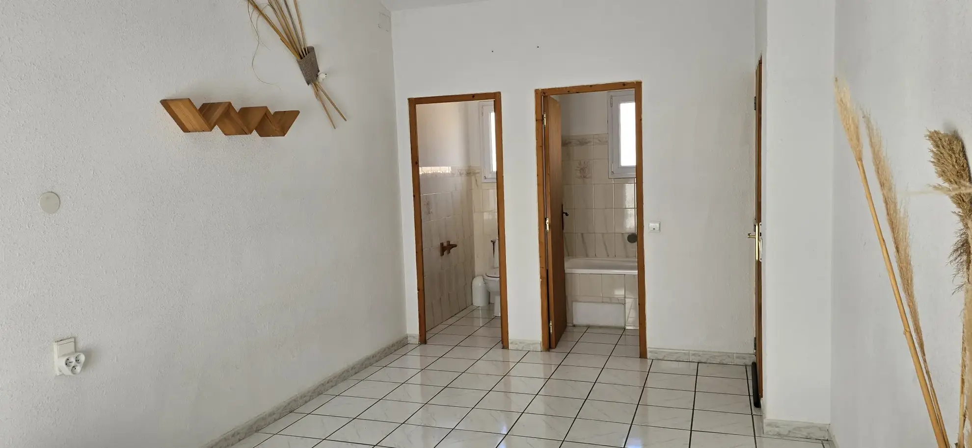 Maison de village traversante à Tautavel - 139 m² avec terrasse, potentiel locatif et charme authentique 