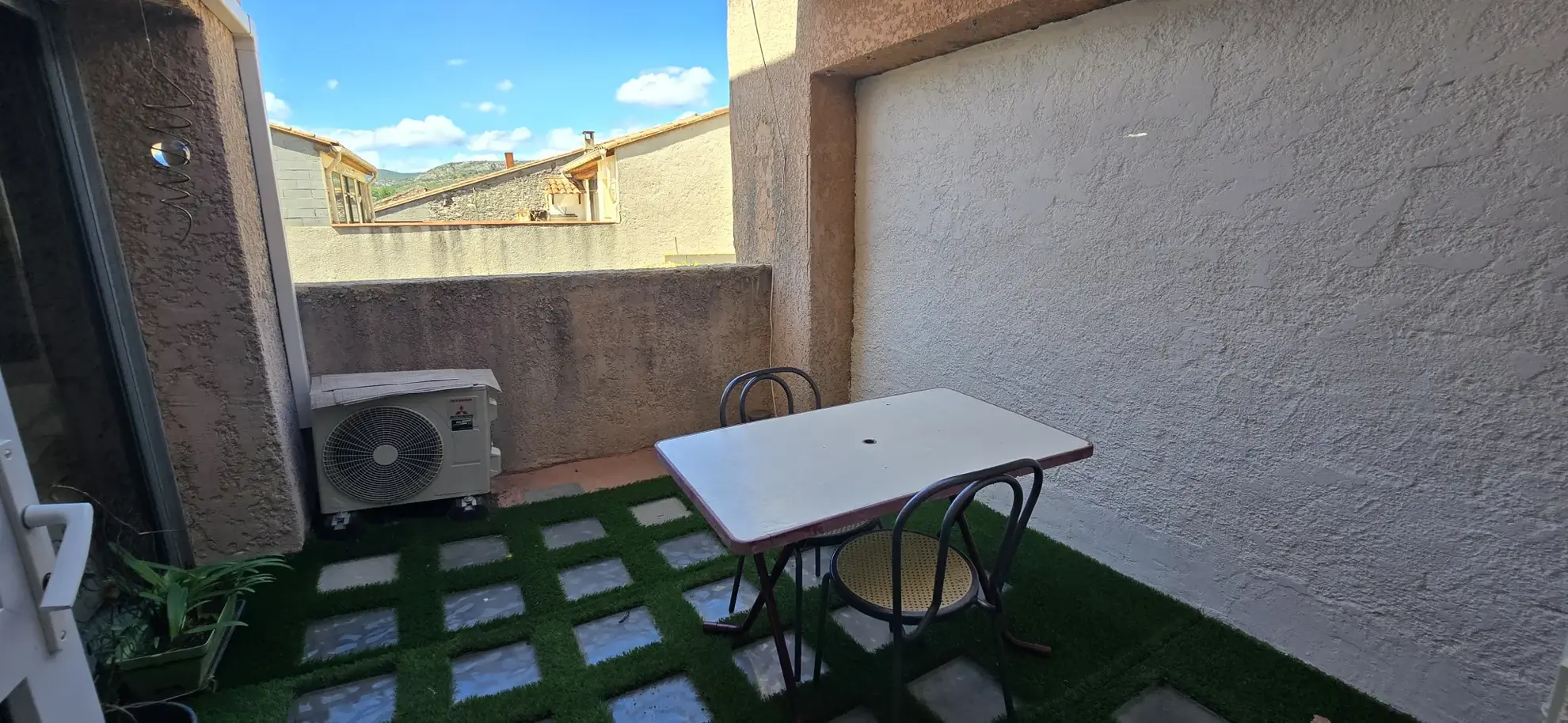 Maison de village traversante à Tautavel - 139 m² avec terrasse, potentiel locatif et charme authentique 
