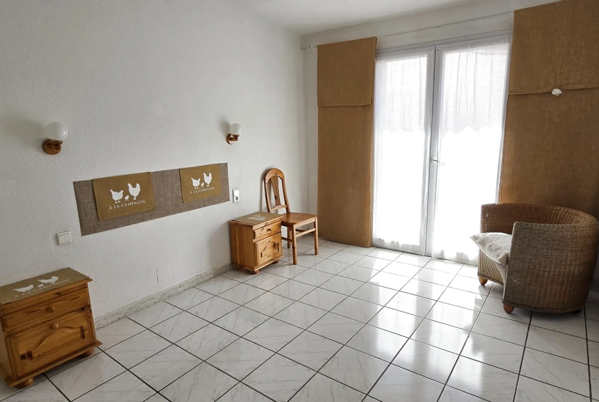 Maison de village traversante à Tautavel - 139 m² avec terrasse, potentiel locatif et charme authentique 