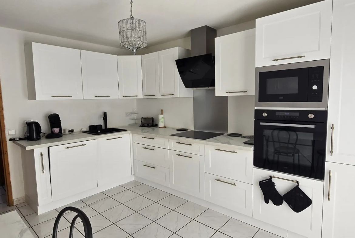 Maison de village traversante à Tautavel - 139 m² avec terrasse, potentiel locatif et charme authentique 