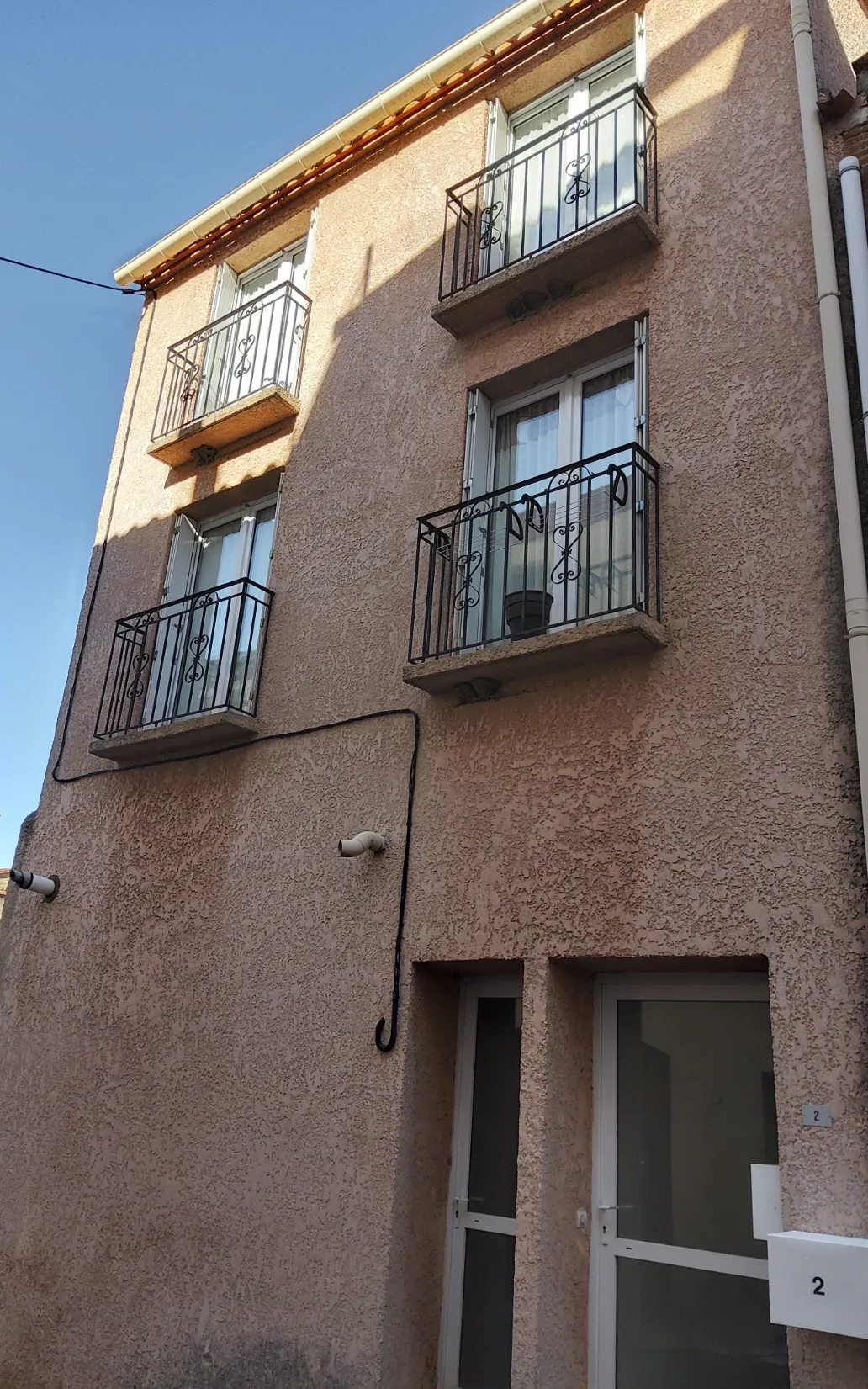 Maison de village traversante à Tautavel - 139 m² avec terrasse, potentiel locatif et charme authentique 