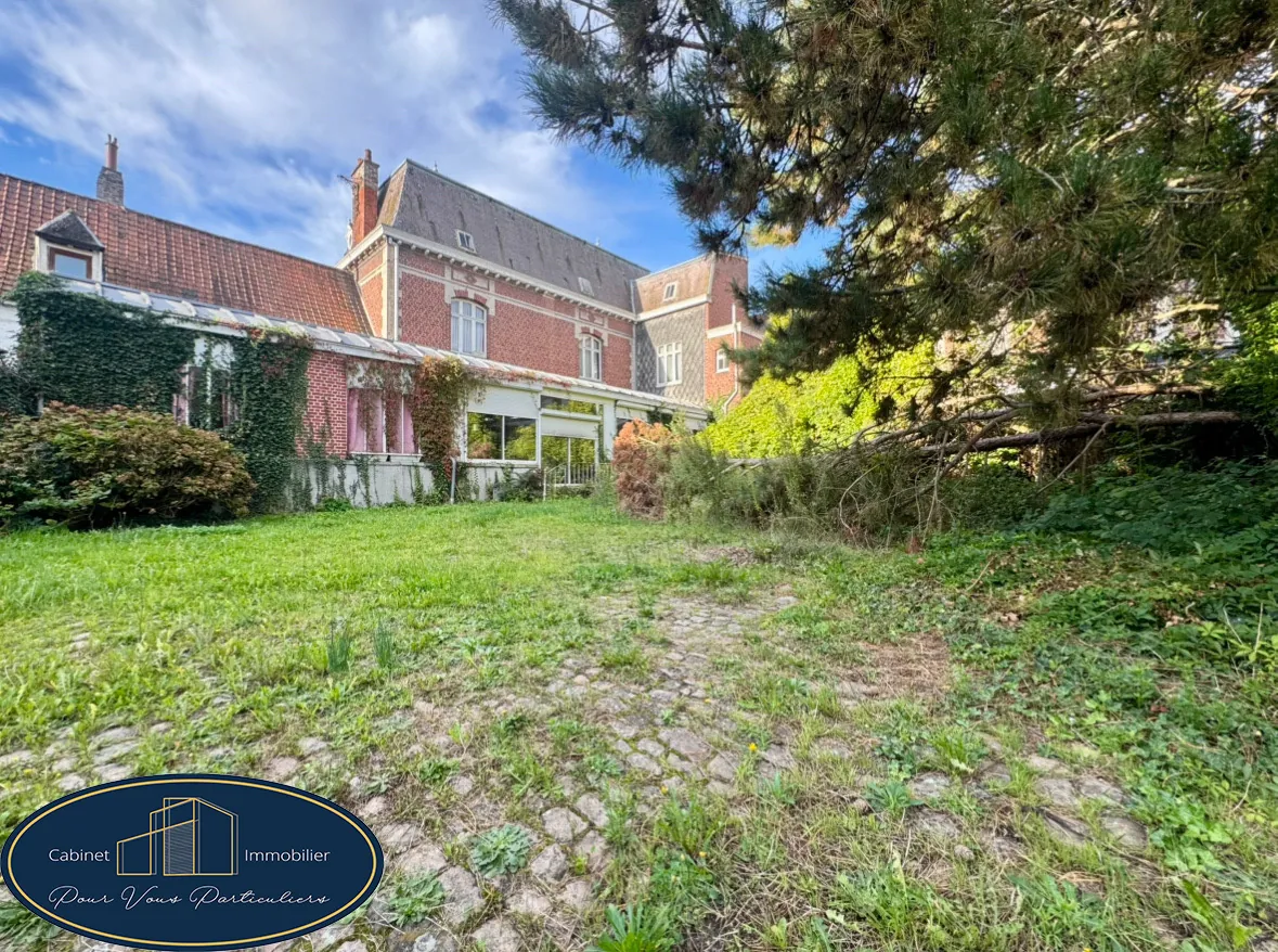 Belle maison bourgeoise à rénover avec studio indépendant à Raismes 