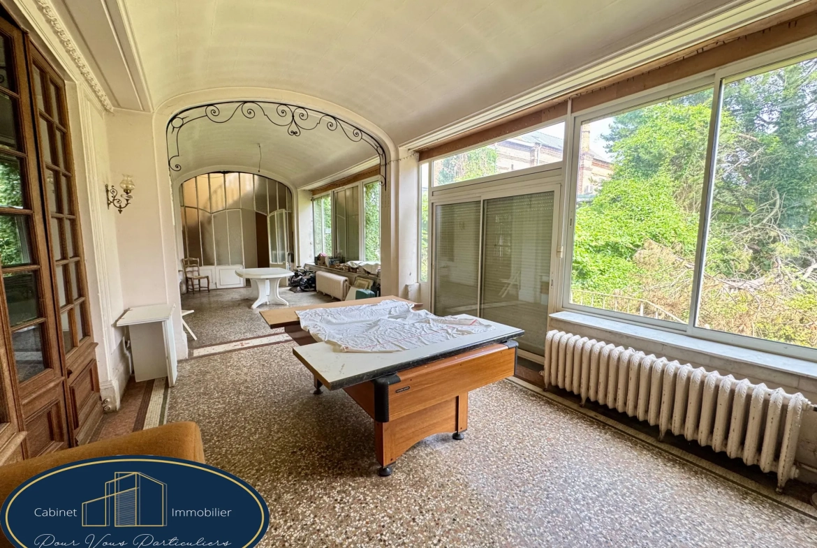Belle maison bourgeoise à rénover avec studio indépendant à Raismes 
