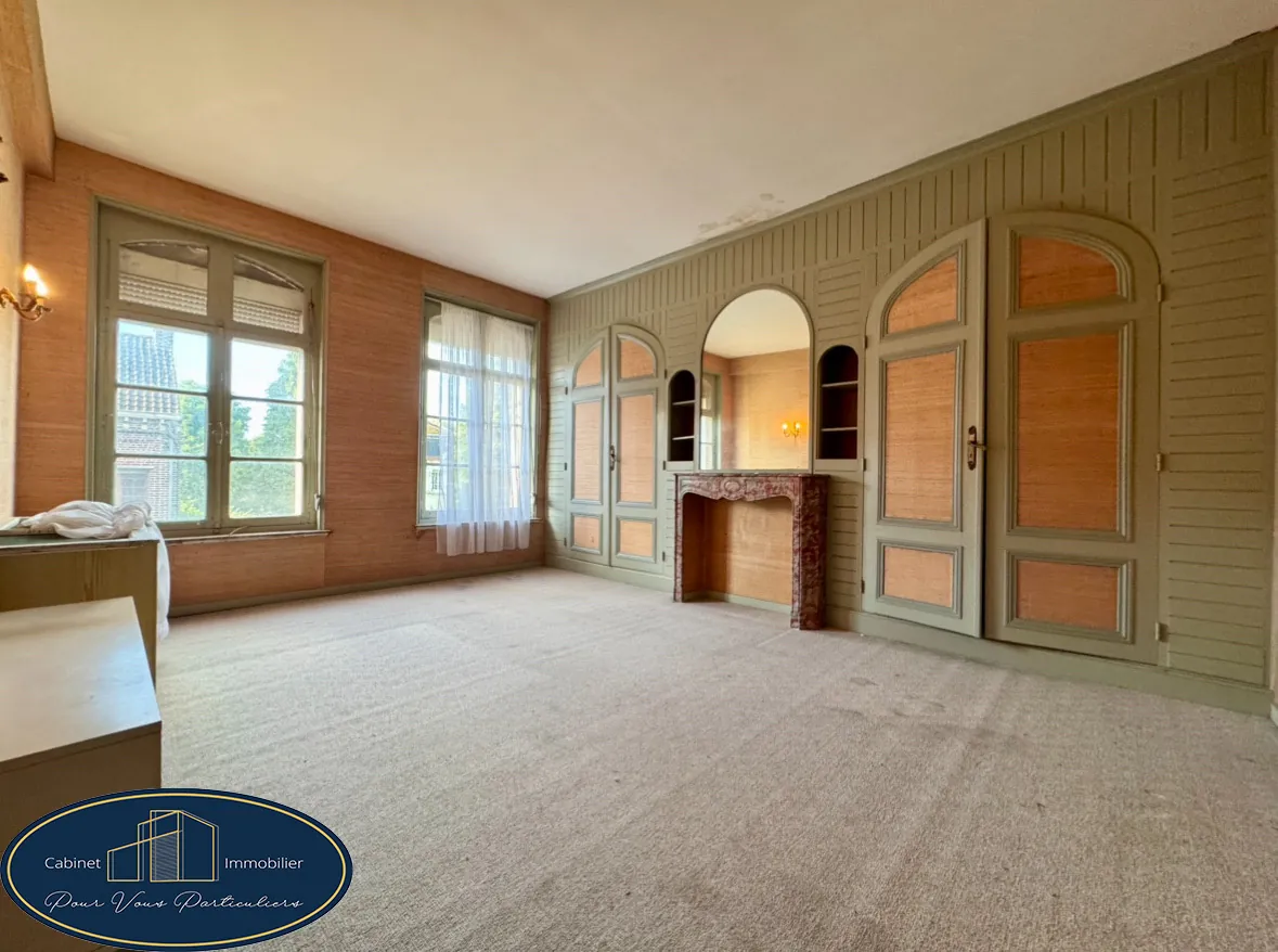 Belle maison bourgeoise à rénover avec studio indépendant à Raismes 