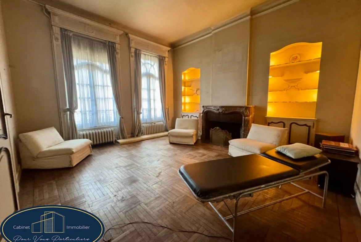 Belle maison bourgeoise à rénover avec studio indépendant à Raismes 