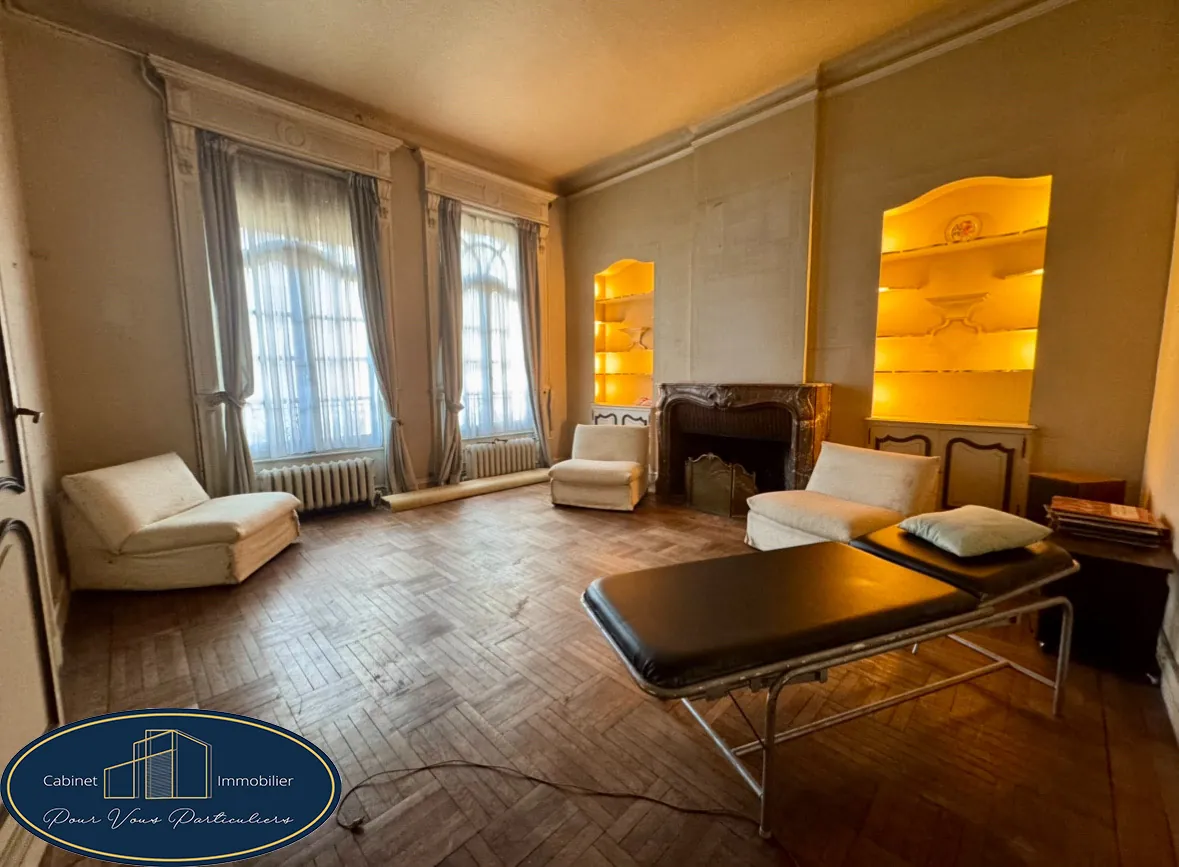 Belle maison bourgeoise à rénover avec studio indépendant à Raismes 
