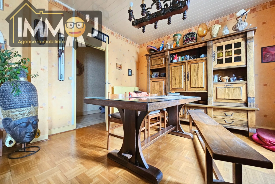 Immeuble à vendre à Neuves-Maisons avec commerce, appartement et garage - Opportunité d'investissement 