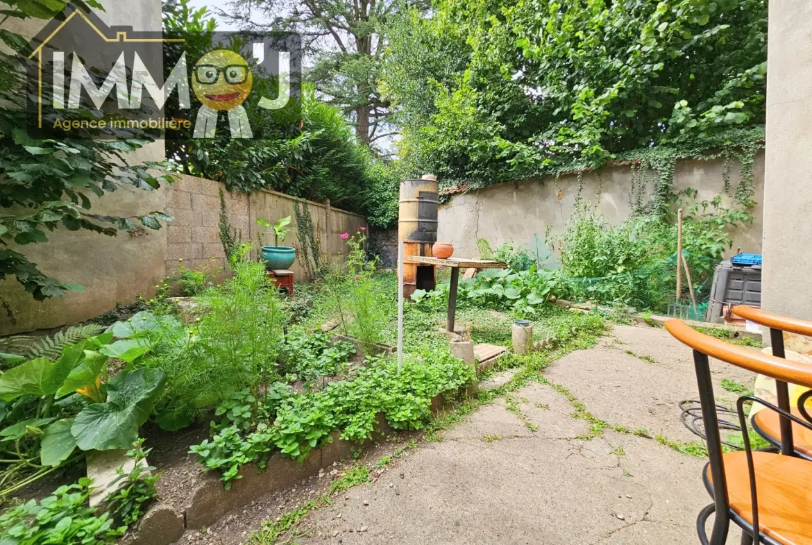 Immeuble à vendre à Neuves-Maisons avec commerce, appartement et garage - Opportunité d'investissement 
