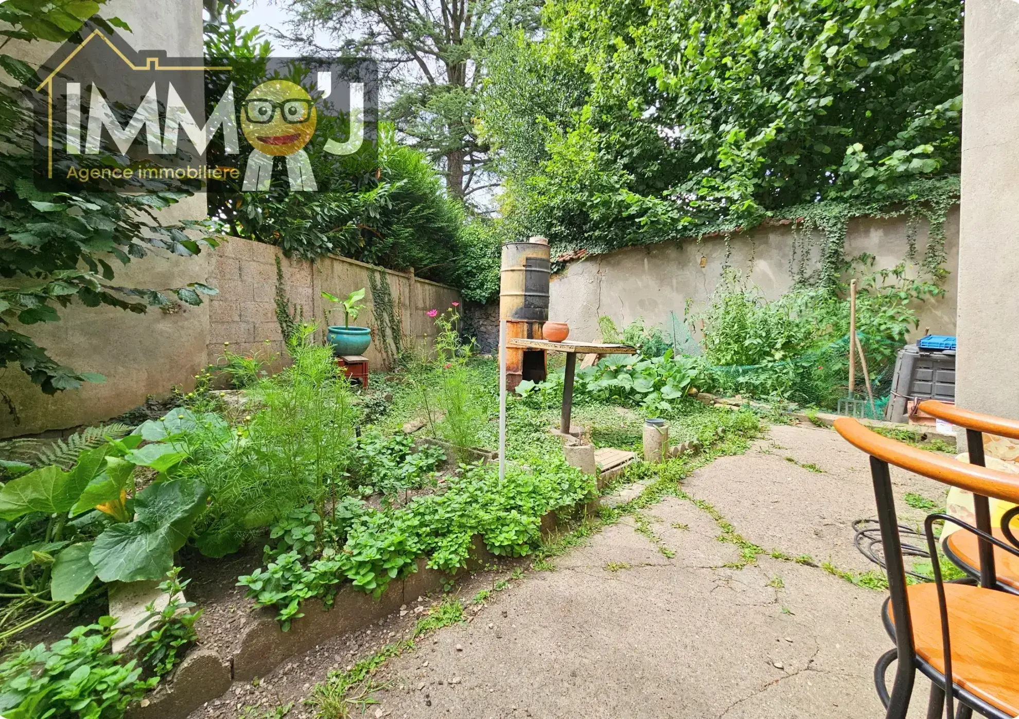 Immeuble à vendre à Neuves-Maisons avec commerce, appartement et garage - Opportunité d'investissement 