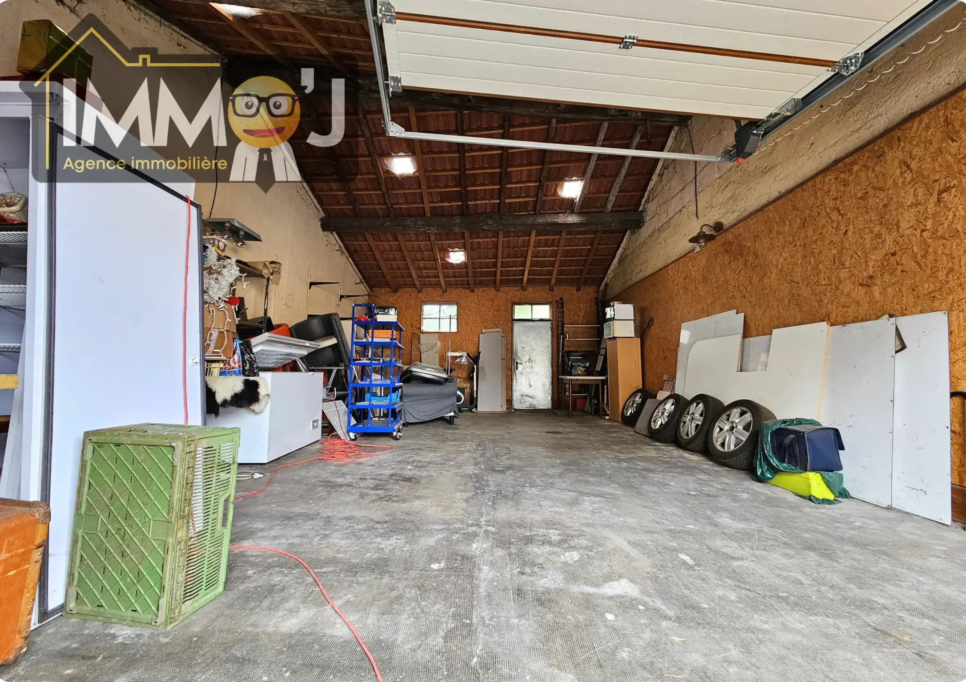 Immeuble à vendre à Neuves-Maisons avec commerce, appartement et garage - Opportunité d'investissement 