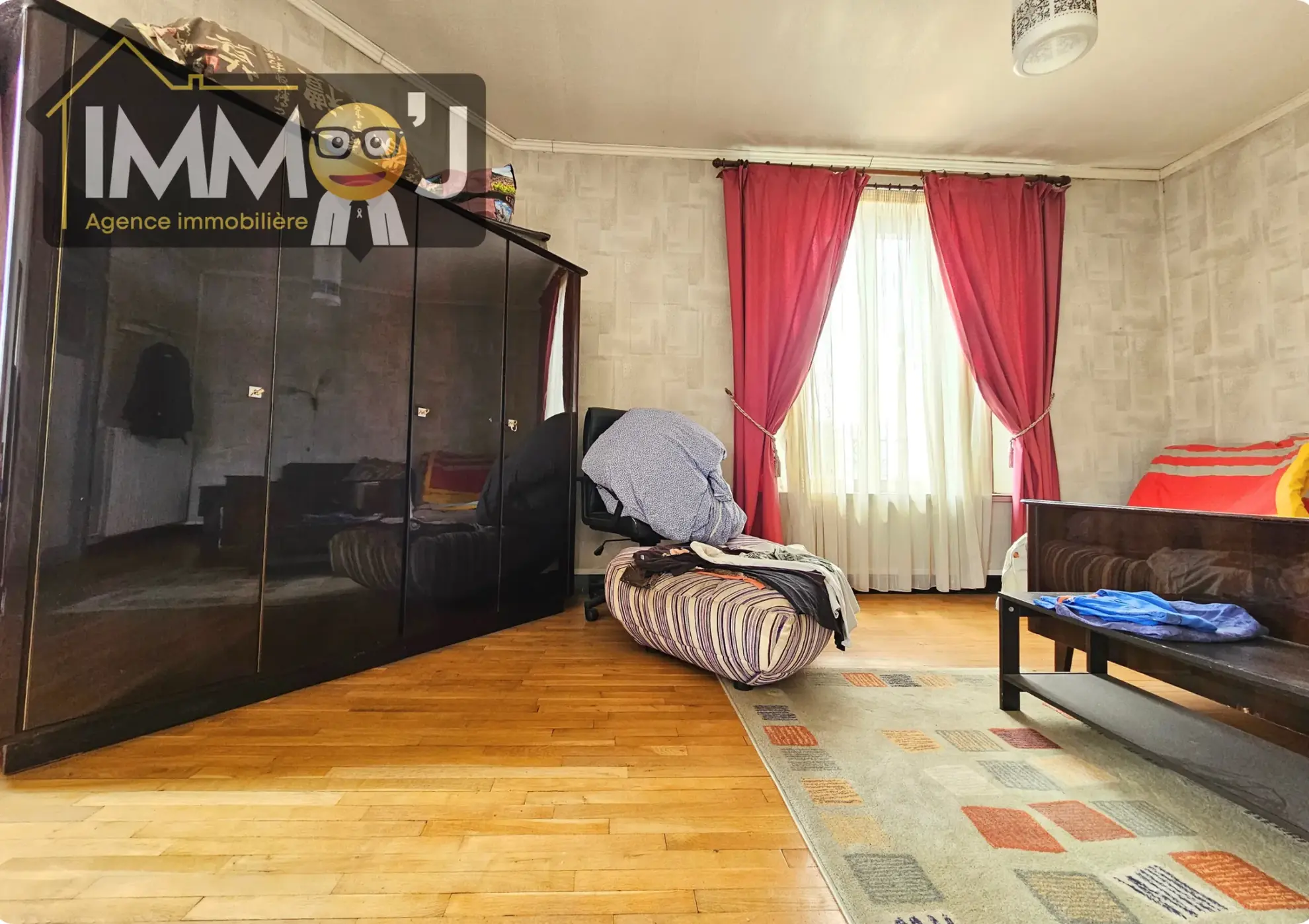 Immeuble à vendre à Neuves-Maisons avec commerce, appartement et garage - Opportunité d'investissement 