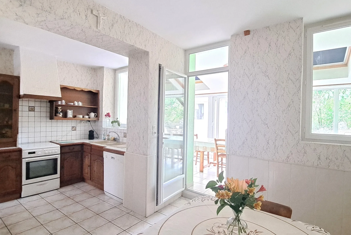Belle maison familiale de 3 chambres avec potentiel à Ste Gemmes sur Loire 