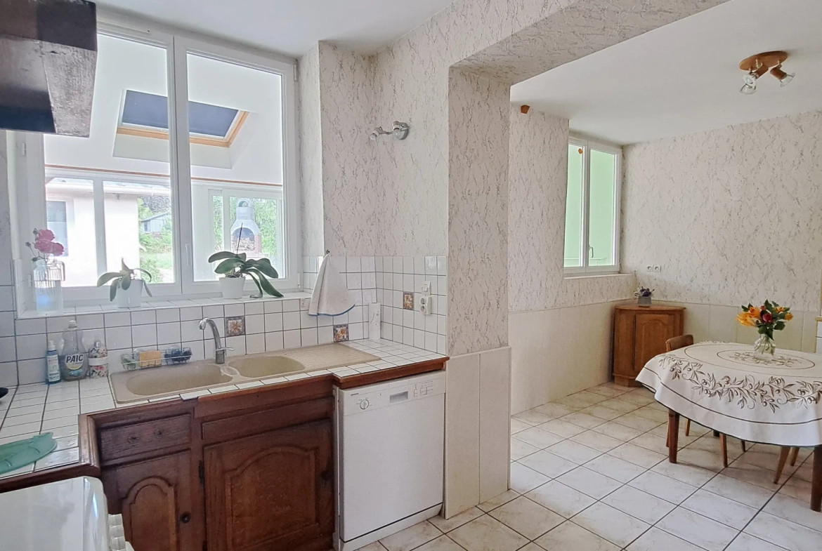 Belle maison familiale de 3 chambres avec potentiel à Ste Gemmes sur Loire 