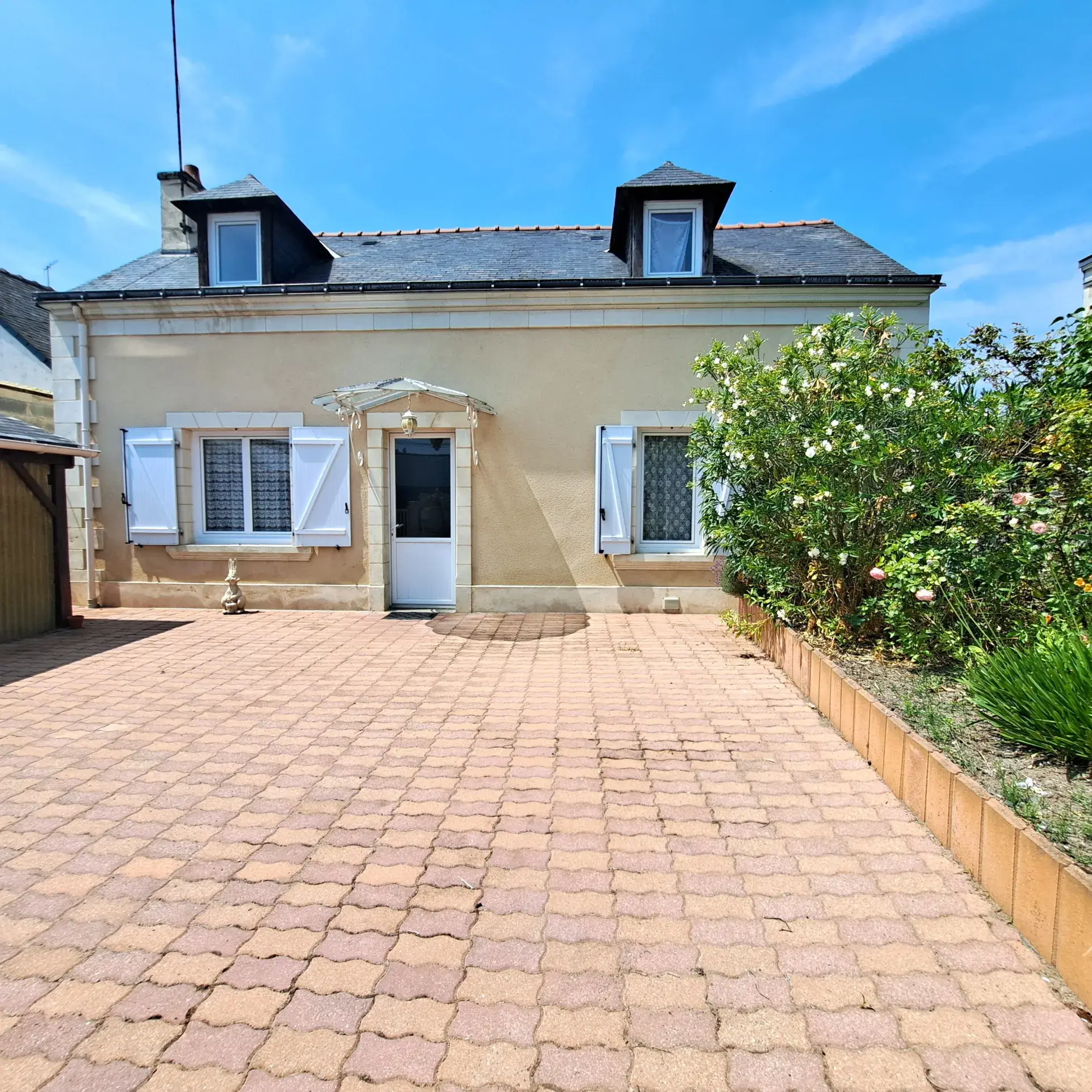 Belle maison familiale de 3 chambres avec potentiel à Ste Gemmes sur Loire 