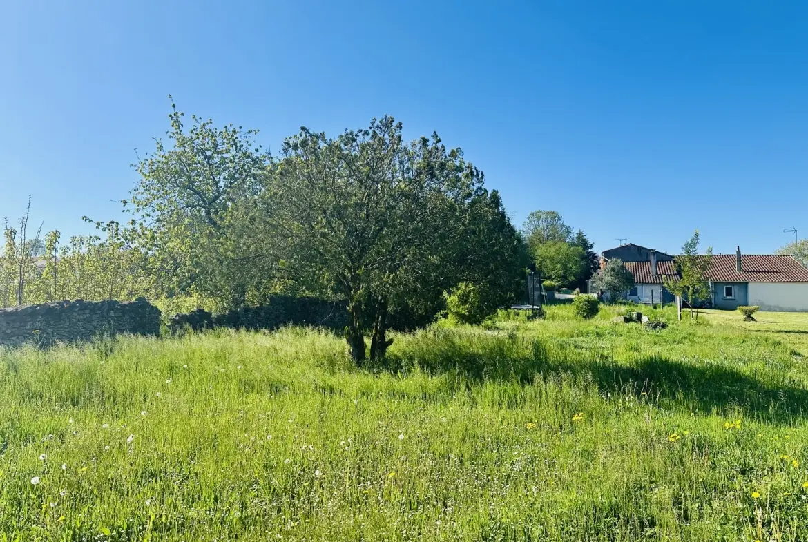 Maison de campagne avec 3 chambres à Voille, environnement calme et dépendances 