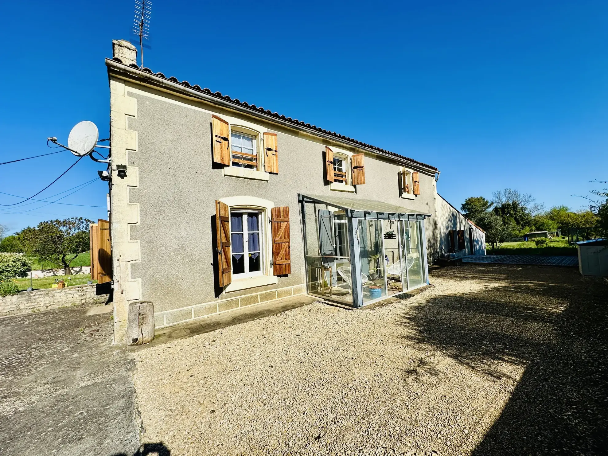 Maison de campagne avec 3 chambres à Voille, environnement calme et dépendances 