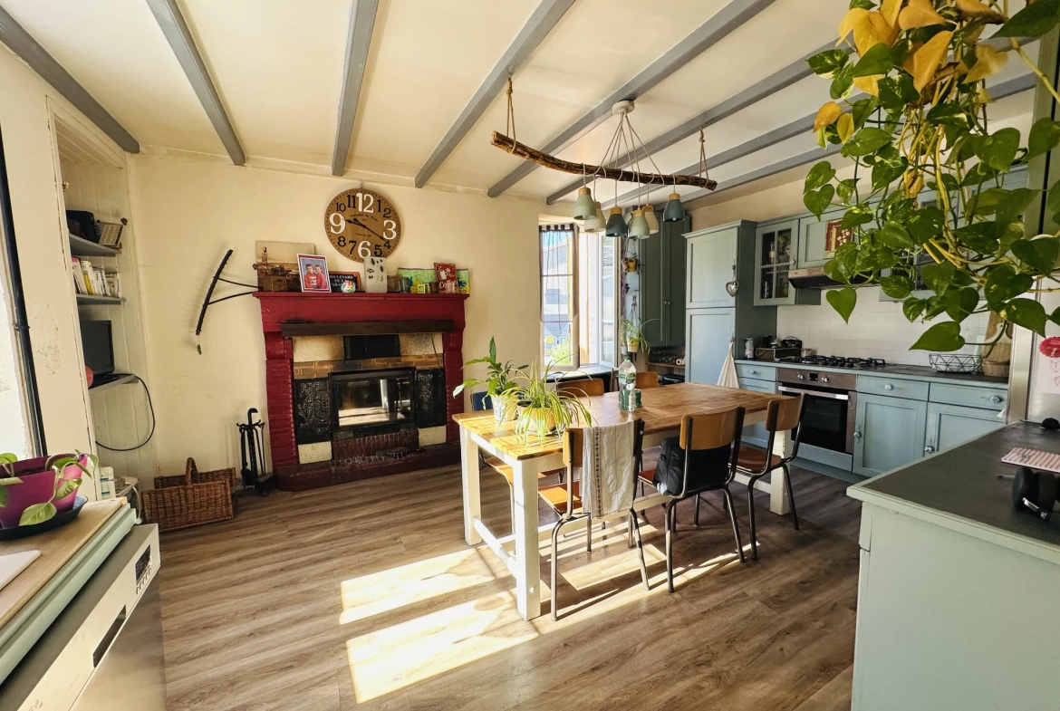 Maison de campagne avec 3 chambres à Voille, environnement calme et dépendances 