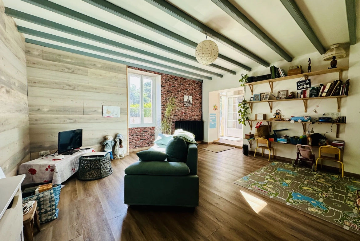 Maison de campagne avec 3 chambres à Voille, environnement calme et dépendances 