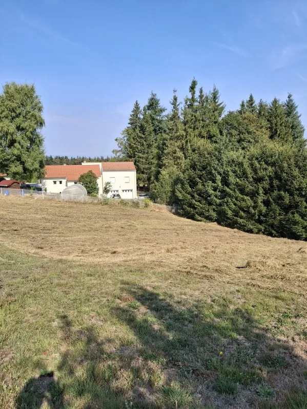 Terrain constructible de 1247 m² à Saint-Just-Malmont en Haute-Loire 