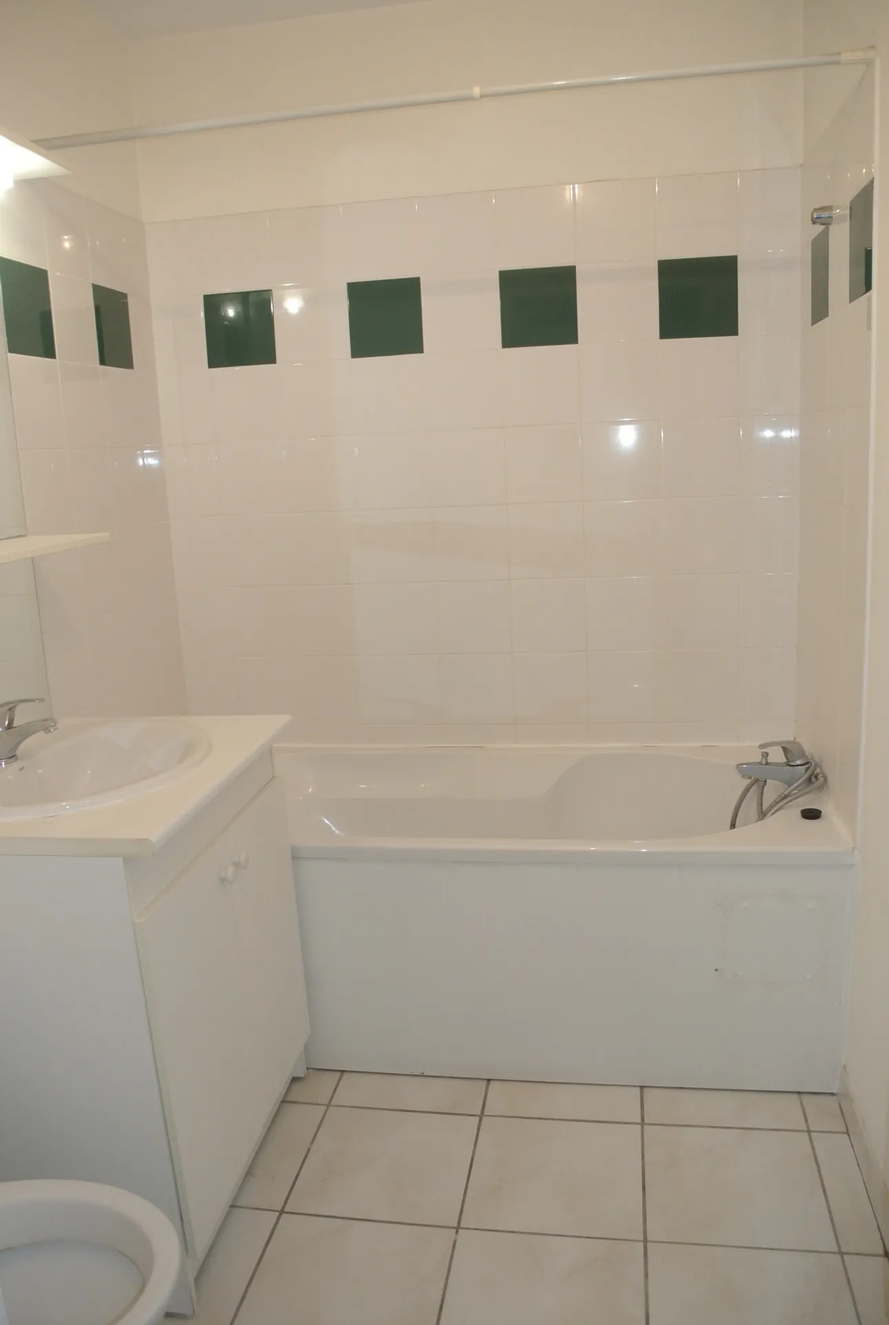 Appartement rez-de-jardin 1 chambre à Marmande avec parking et terrasse 