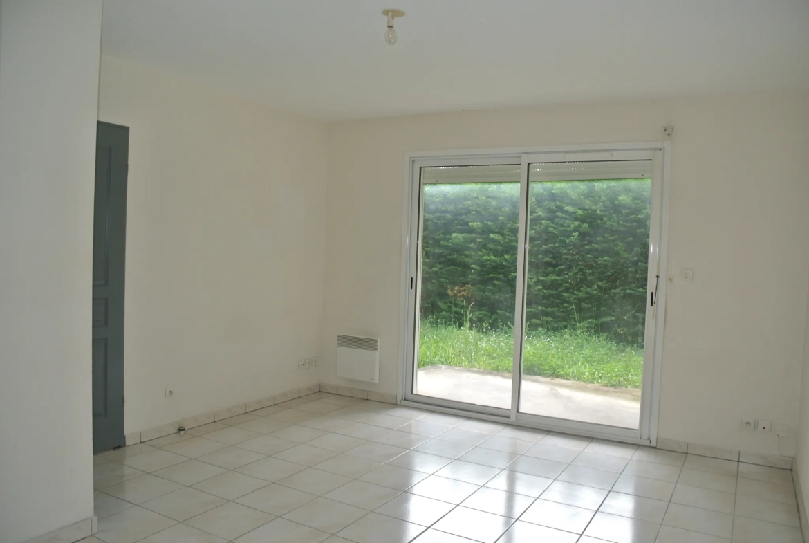 Appartement rez-de-jardin 1 chambre à Marmande avec parking et terrasse 