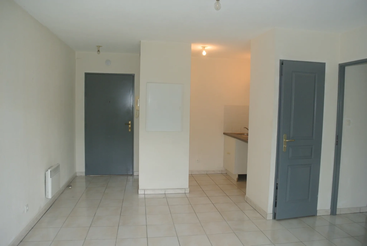 Appartement rez-de-jardin 1 chambre à Marmande avec parking et terrasse 