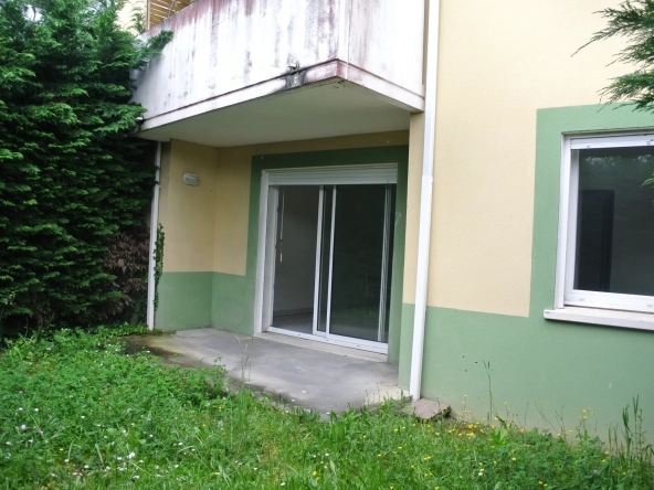 Appartement rez-de-jardin 1 chambre à Marmande avec parking et terrasse