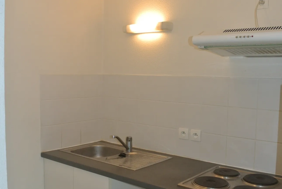 Appartement rez-de-jardin 1 chambre à Marmande avec parking et terrasse 
