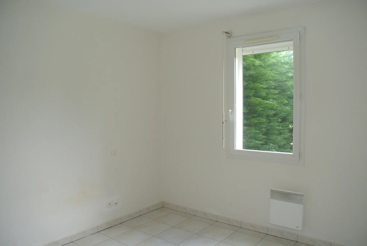 Appartement rez-de-jardin 1 chambre à Marmande avec parking et terrasse 