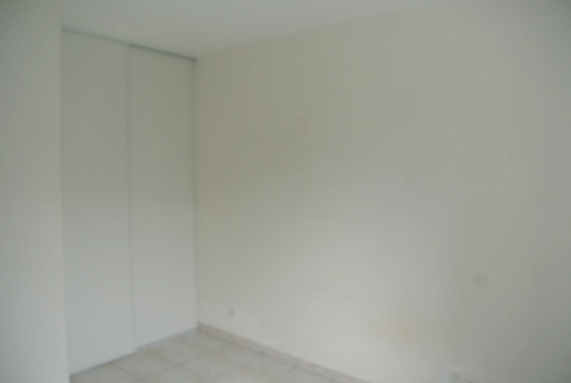 Appartement rez-de-jardin 1 chambre à Marmande avec parking et terrasse 