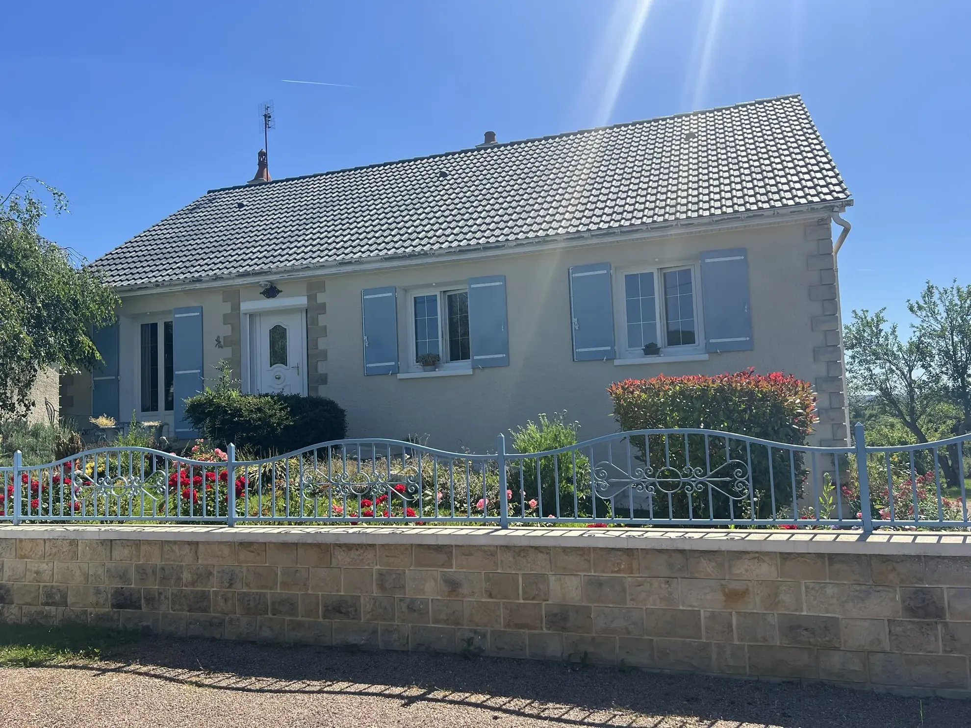 Maison 98 m² avec sous-sol, jardin arboré et garage à Premery 