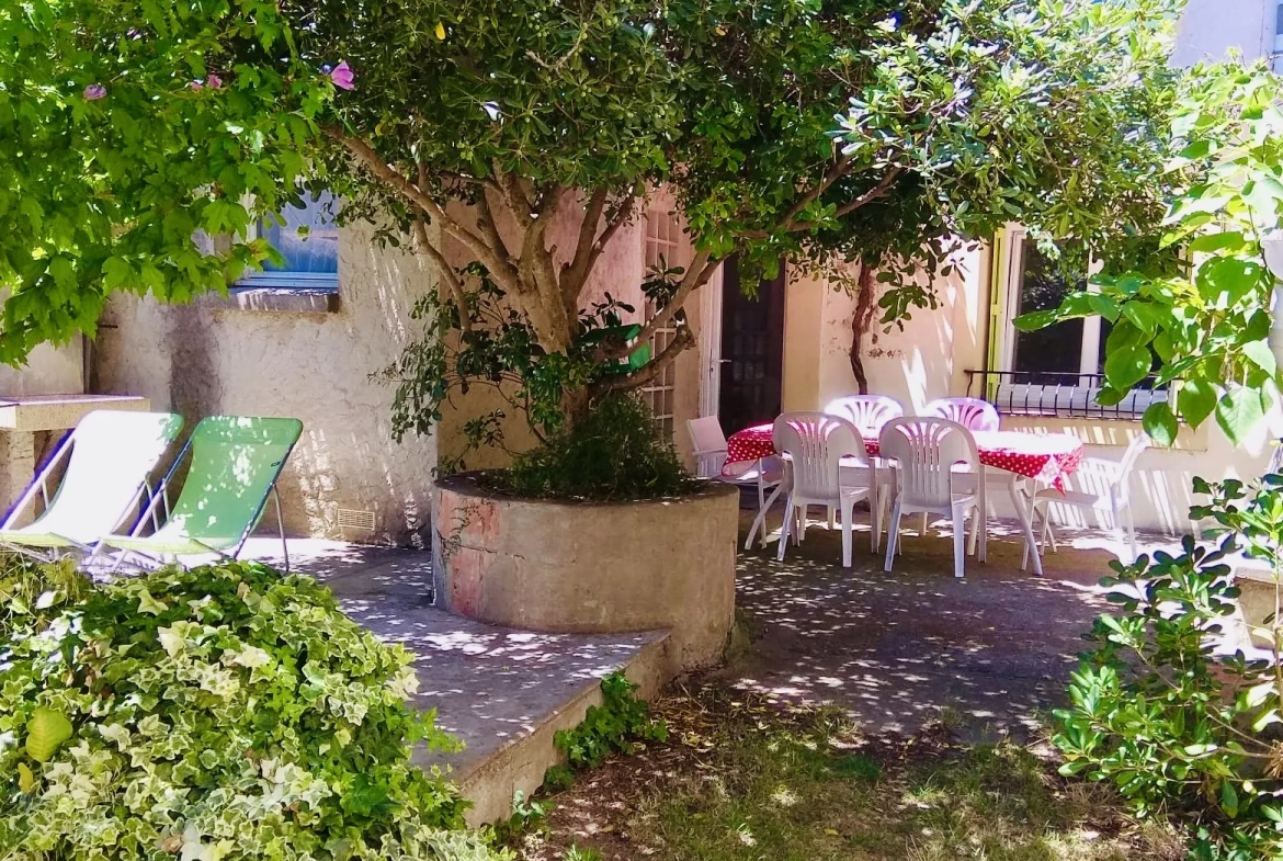 Charmante maison rénovée avec jardin, terrasses et vue dégagée à Montredon des Corbières 
