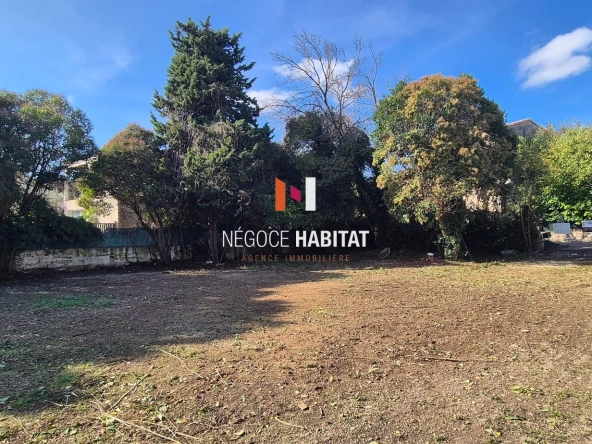 Terrain à bâtir de 726 m² à Saussines – Emplacement privilégié