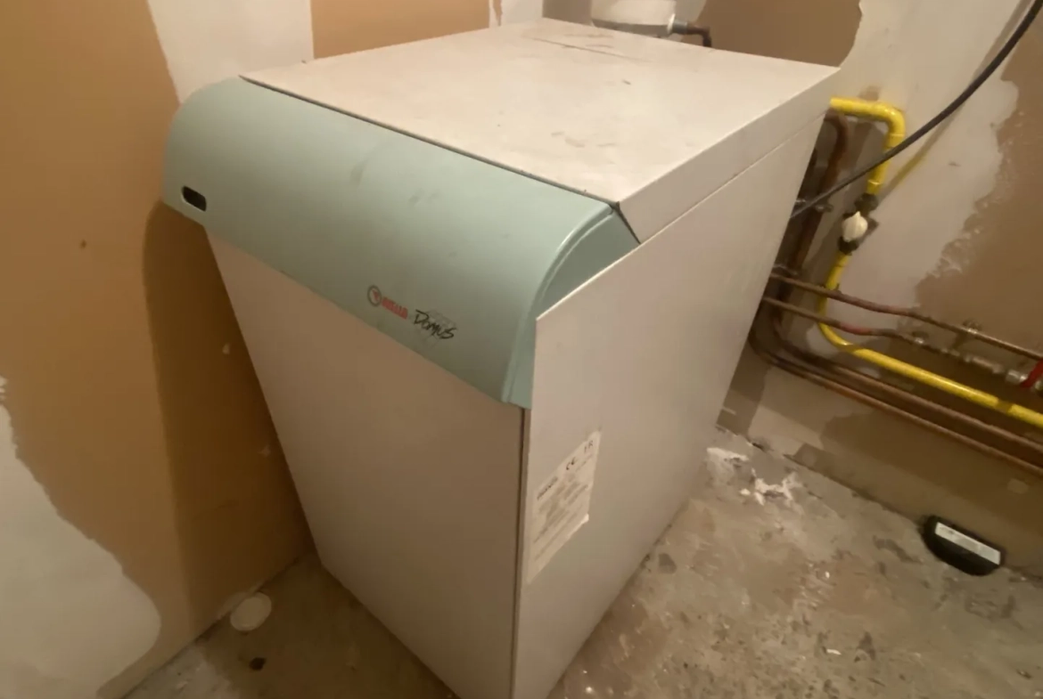 Immeuble de 370 m² à vendre au centre-ville de La Réole 