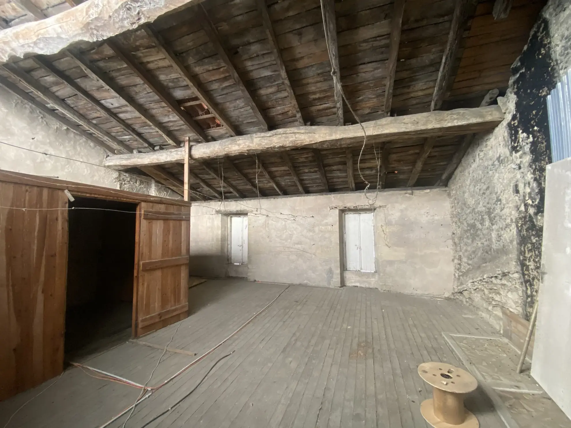 Immeuble de 370 m² à vendre au centre-ville de La Réole 