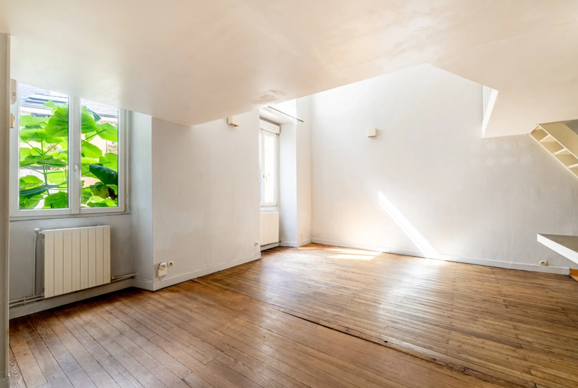 Appartement duplex à Nantes près de la place Graslin, 2 pièces et emplacement central 