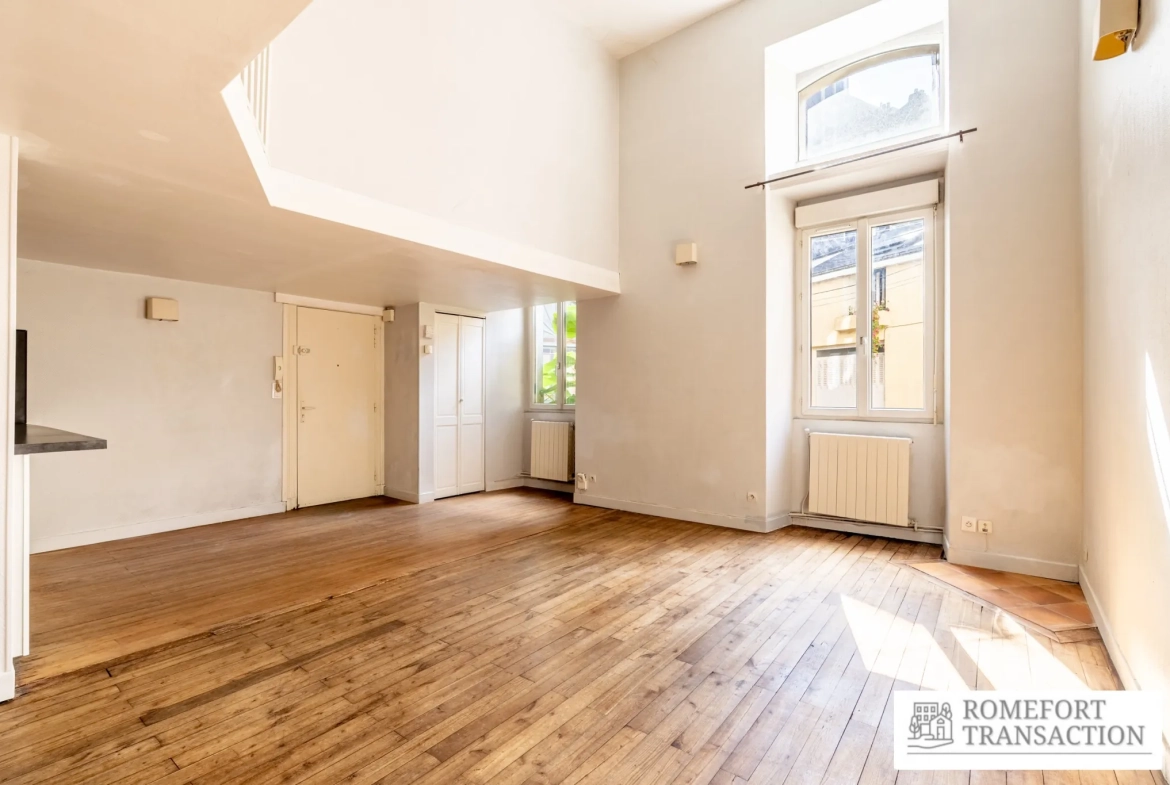 Appartement duplex à Nantes près de la place Graslin, 2 pièces et emplacement central 