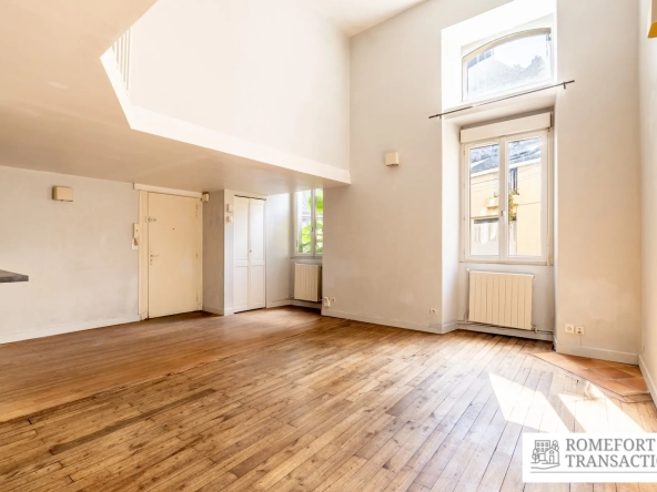 Appartement duplex à Nantes près de la place Graslin, 2 pièces et emplacement central