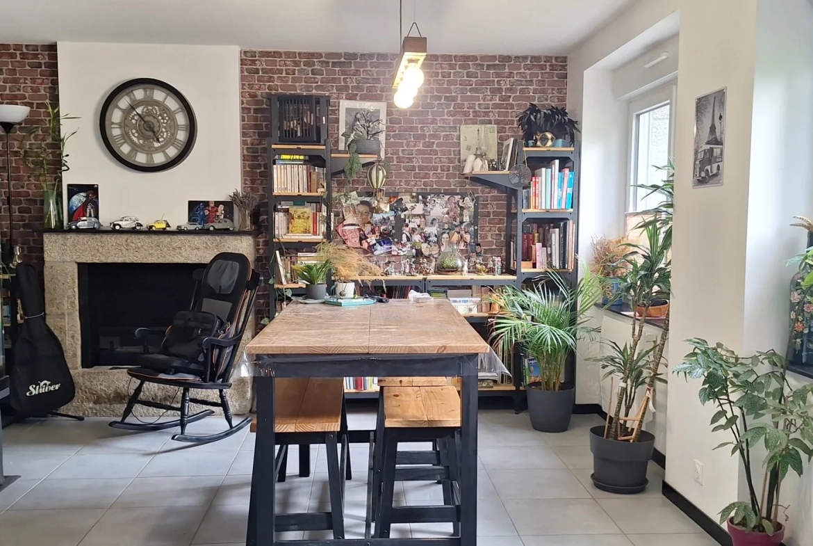 Maison rénovée en plein bourg de Coëtmieux avec jardin et 3 chambres 