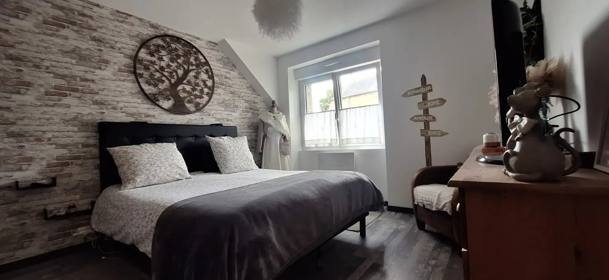 Maison rénovée en plein bourg de Coëtmieux avec jardin et 3 chambres 