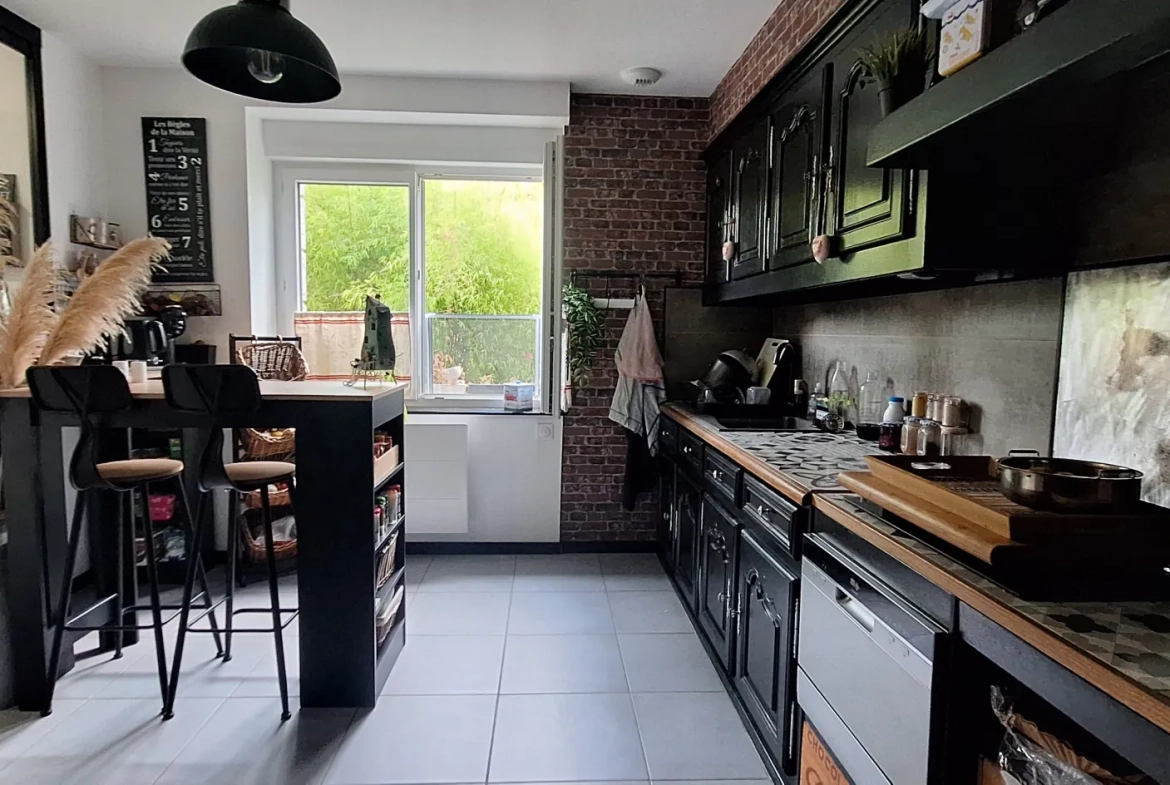 Maison rénovée en plein bourg de Coëtmieux avec jardin et 3 chambres 