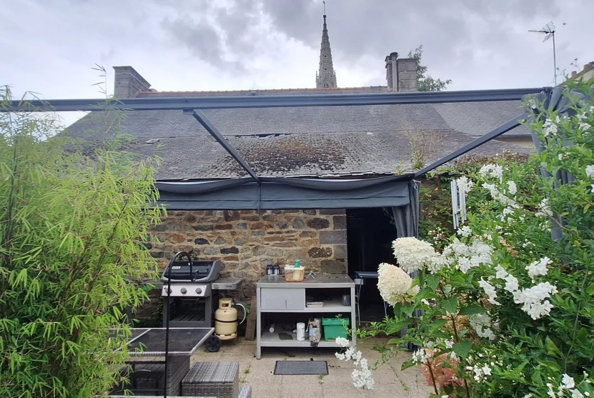 Maison rénovée en plein bourg de Coëtmieux avec jardin et 3 chambres 