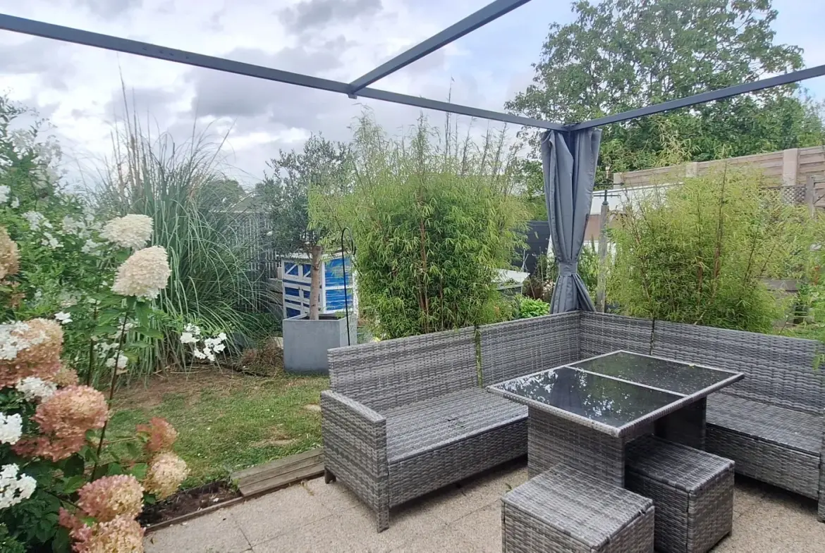 Maison rénovée en plein bourg de Coëtmieux avec jardin et 3 chambres 