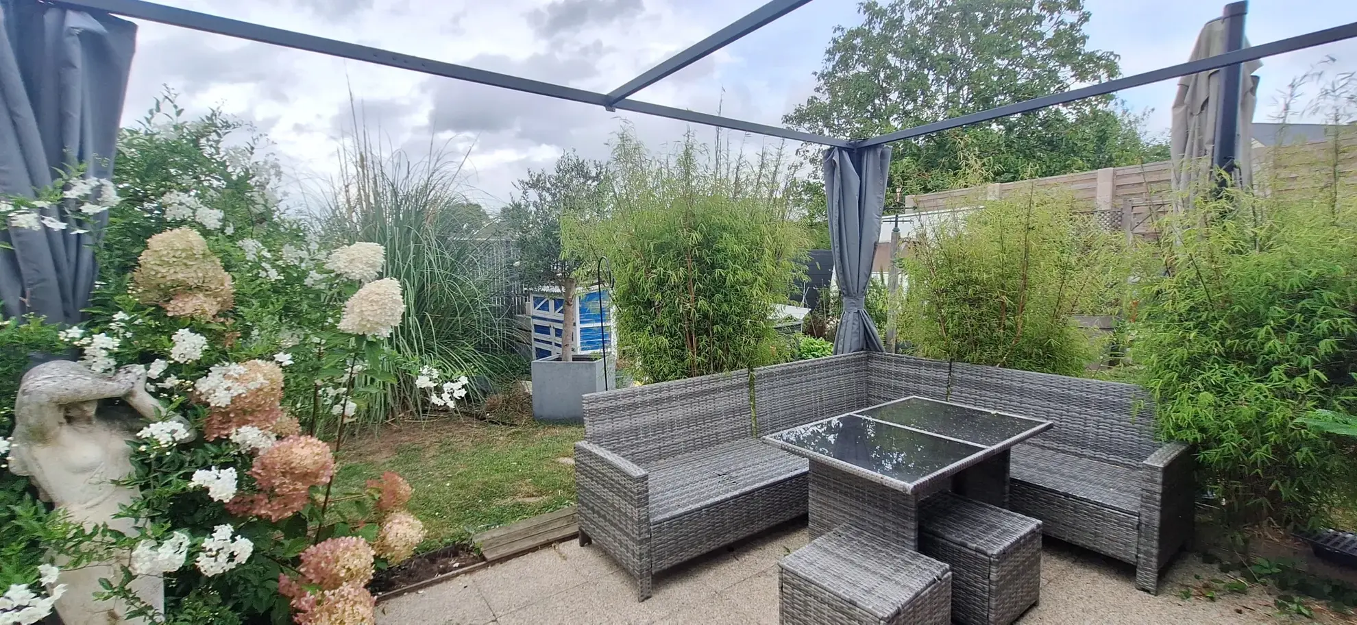 Maison rénovée en plein bourg de Coëtmieux avec jardin et 3 chambres 