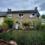 Maison rénovée en plein bourg de Coëtmieux avec jardin et 3 chambres