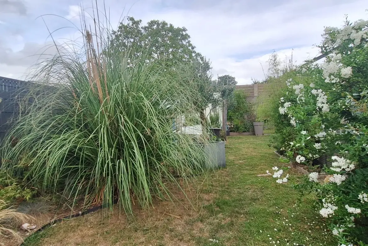 Maison rénovée en plein bourg de Coëtmieux avec jardin et 3 chambres 