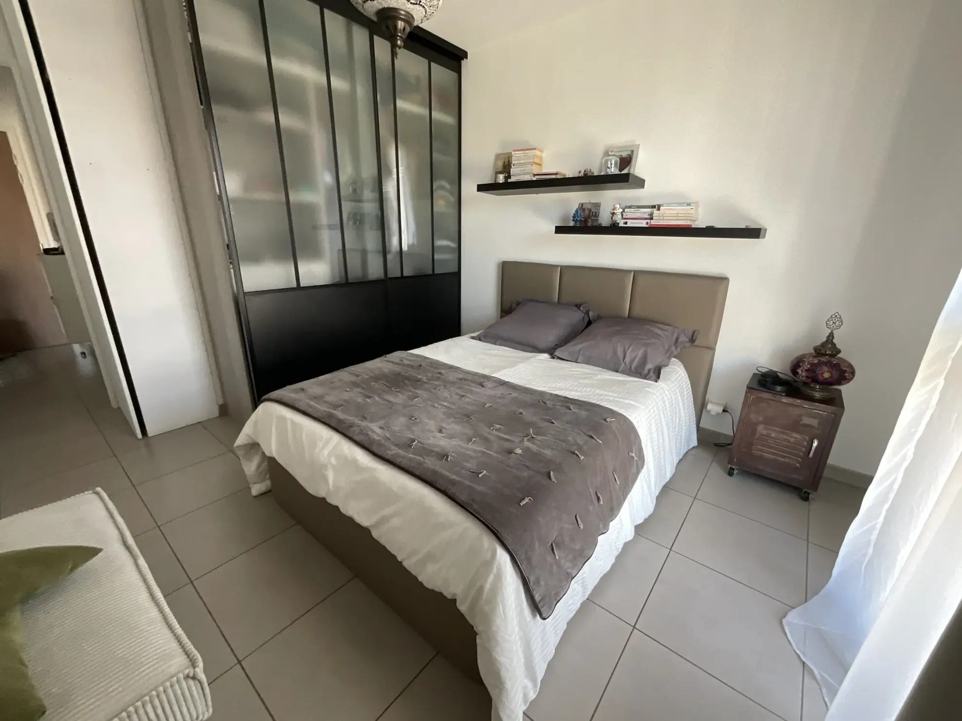 Appartement 2 pièces récent avec terrasse à Cagnes-sur-Mer, calme et vue dégagée 