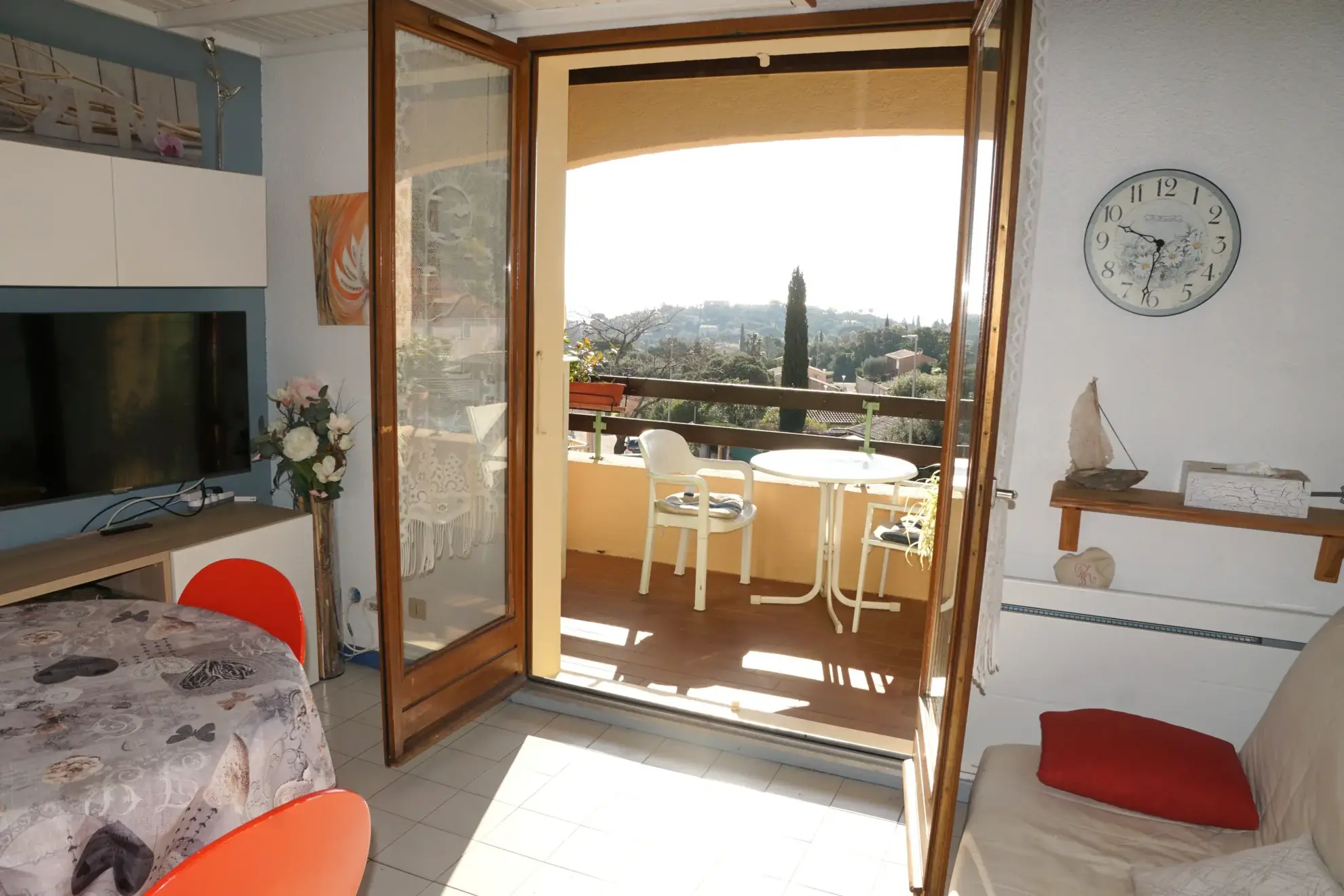 Appartement duplex avec vue mer, piscine et parking à Cavalaire-sur-mer 