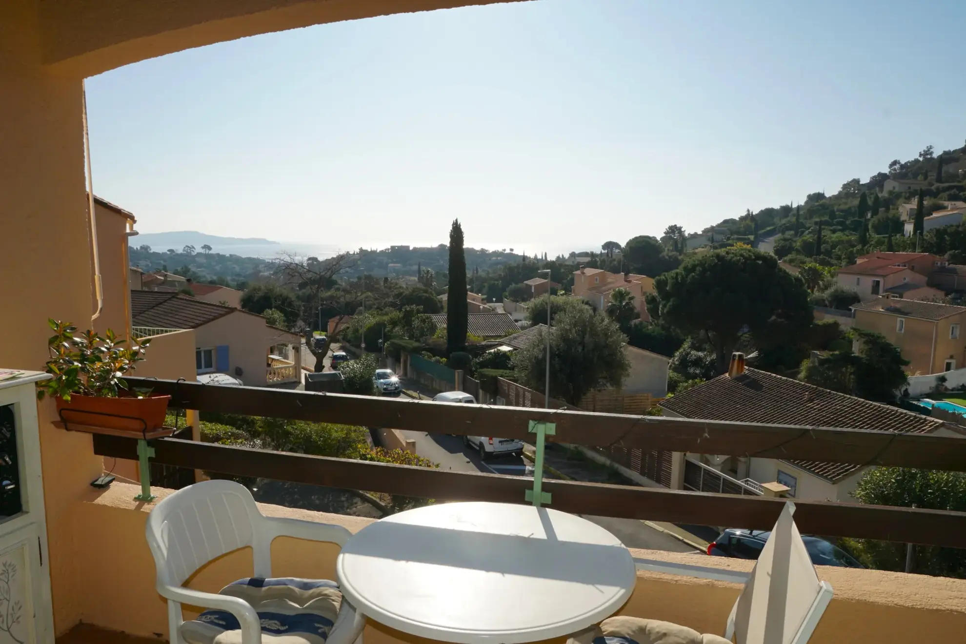 Appartement duplex avec vue mer, piscine et parking à Cavalaire-sur-mer 