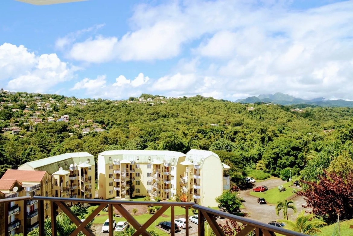 Appartement F3 en duplex proche du CHU à Fort-de-France avec vue mer 